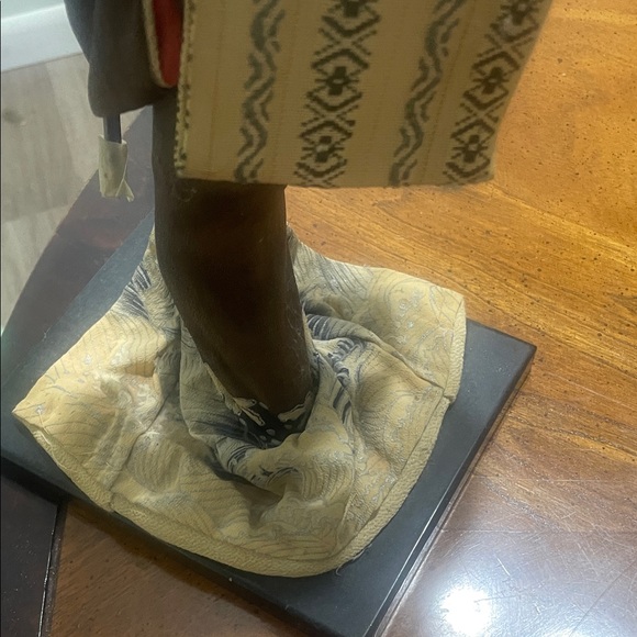 Elegant Japanese Geisha Doll - Picture 6 of 6